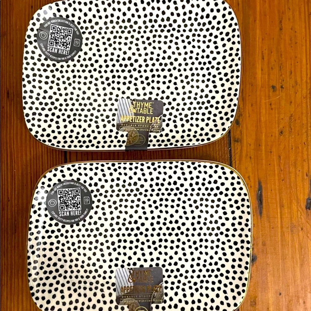 2 Thyme & Table Appetizer Plates - Picture 4 of 5